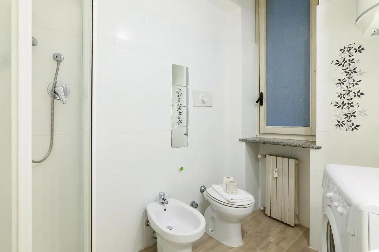 Apartment Luminoso Appartamento Con Balcone In Cadorna Milan Italy
